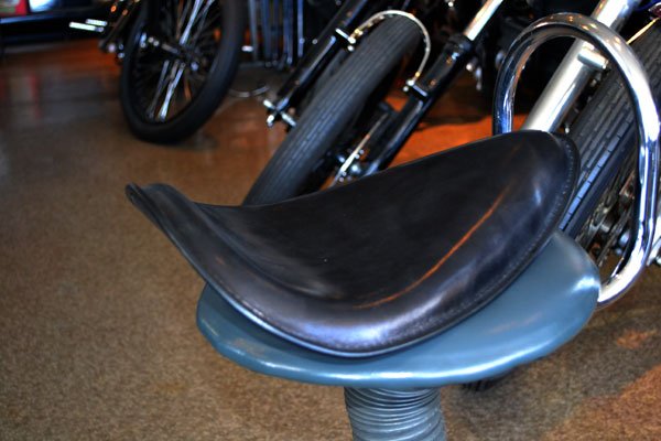 画像3: ハーレムチョッパーシート（本皮黒仕上げ） (3)